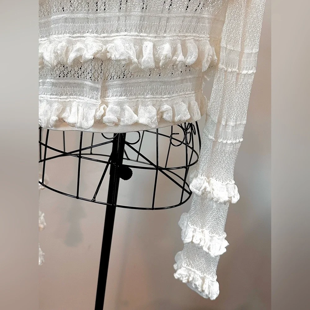 ANTHROPOLOGIE WHITE RUFFLE CROCHET KNIT CROPPED SWEATER TOP. Size MEDIUM. - Picture 8 of 11